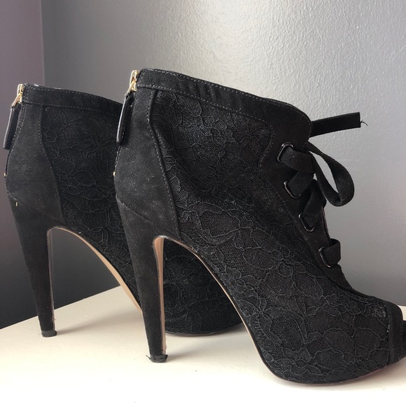 Lace Tie Up Nine West Bootie - Picture 8 of 8